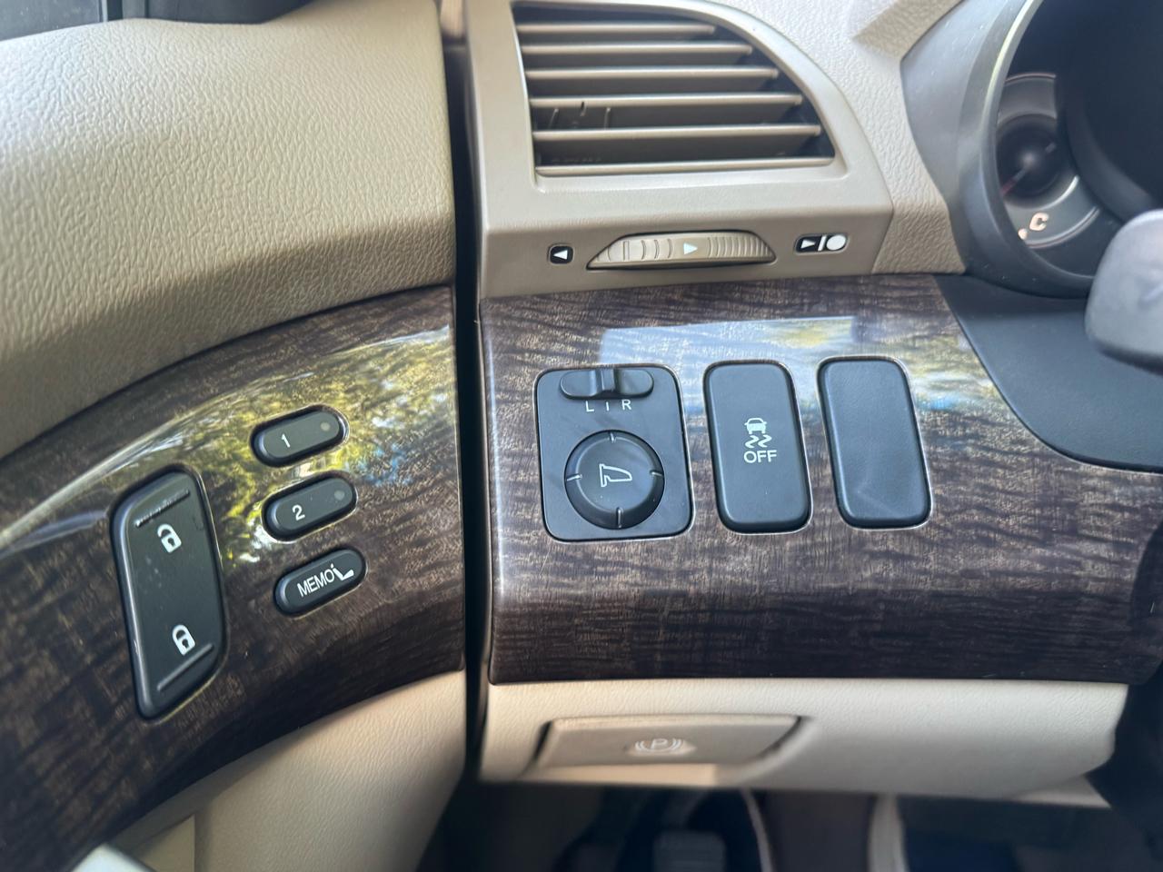 Acura MDX 6-Spd AT w/Tech Package 2011