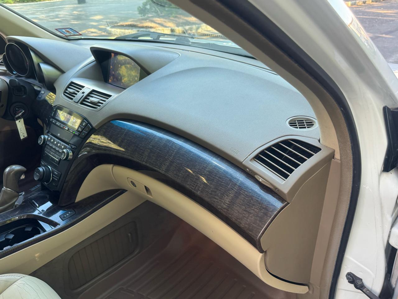 Acura MDX 6-Spd AT w/Tech Package 2011