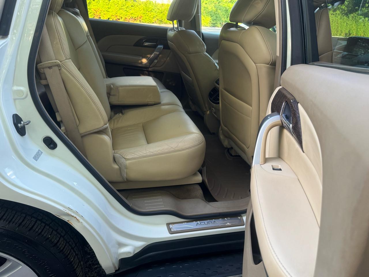 Acura MDX 6-Spd AT w/Tech Package 2011