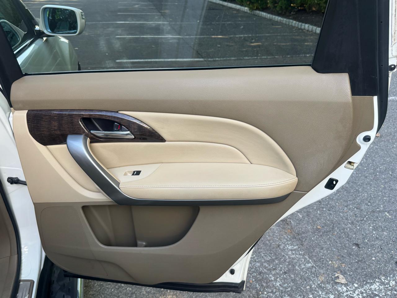 Acura MDX 6-Spd AT w/Tech Package 2011
