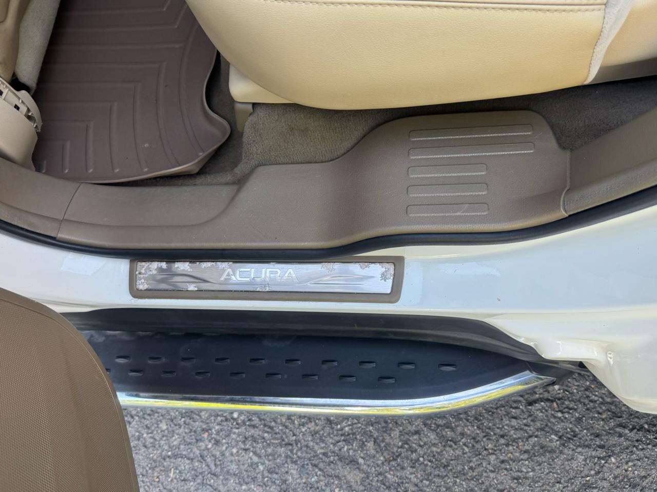 Acura MDX 6-Spd AT w/Tech Package 2011