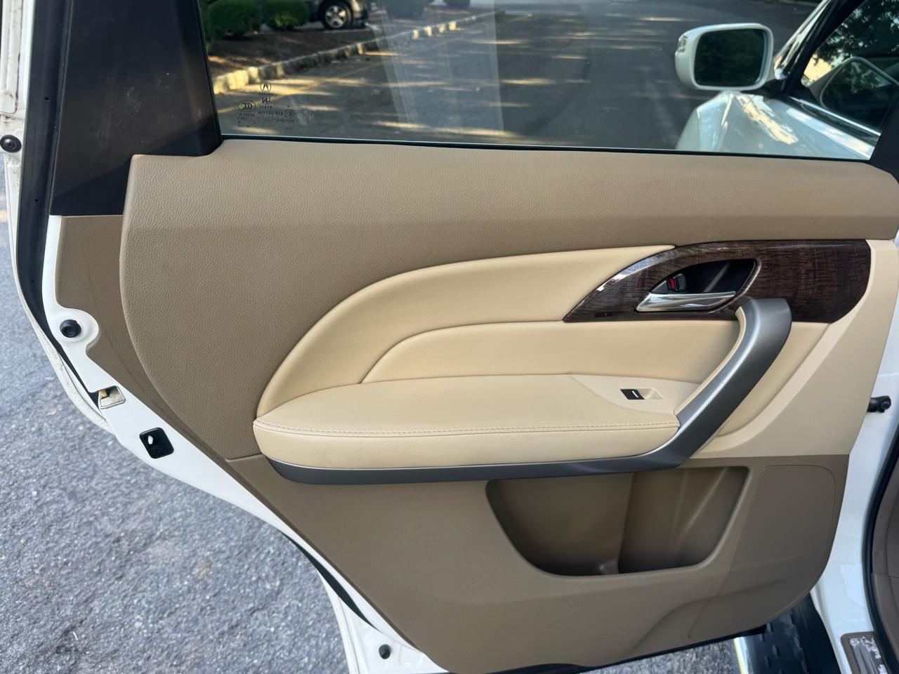 Acura MDX 6-Spd AT w/Tech Package 2011