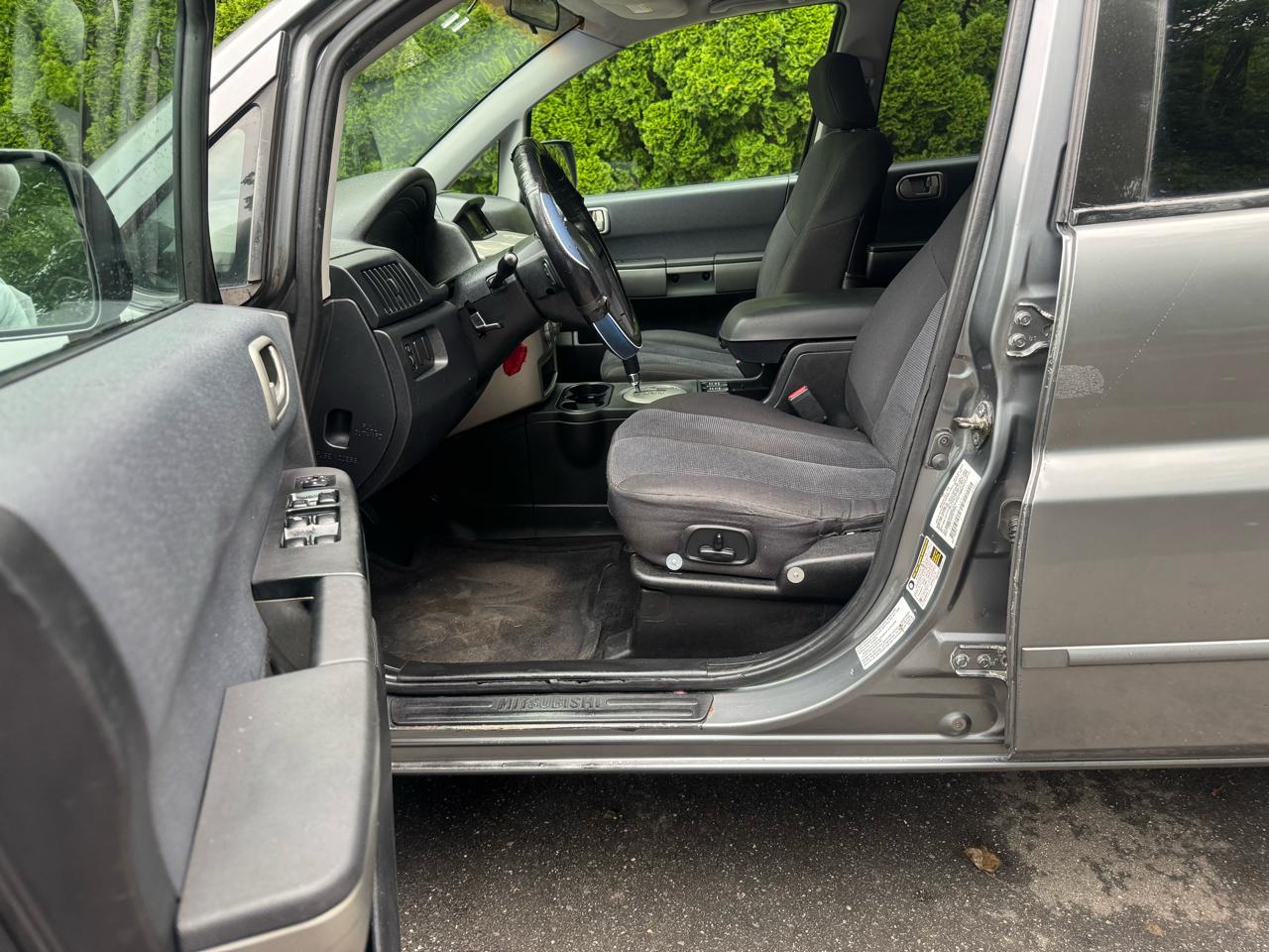 Mitsubishi Endeavor XLS AWD 2004