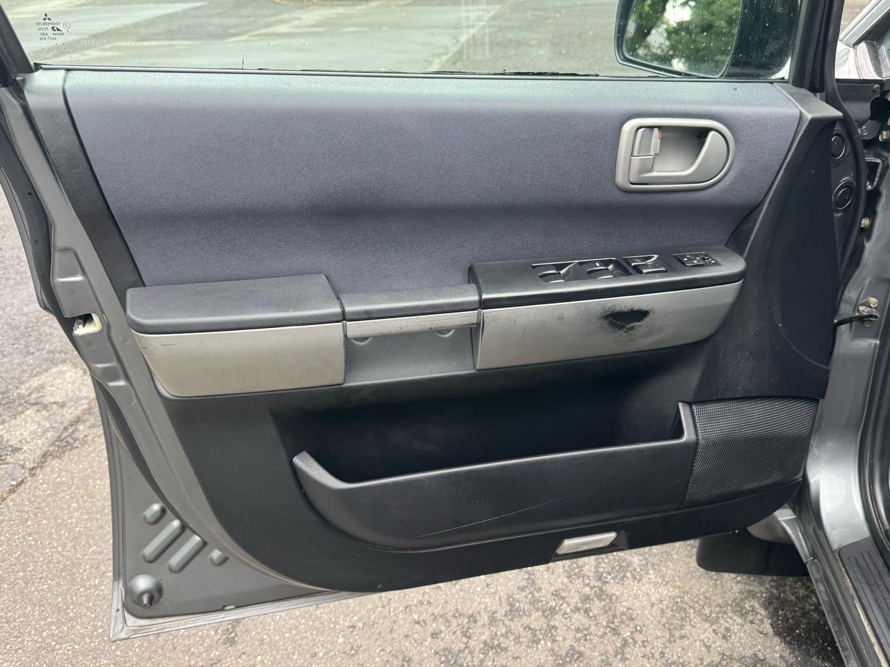 Mitsubishi Endeavor XLS AWD 2004