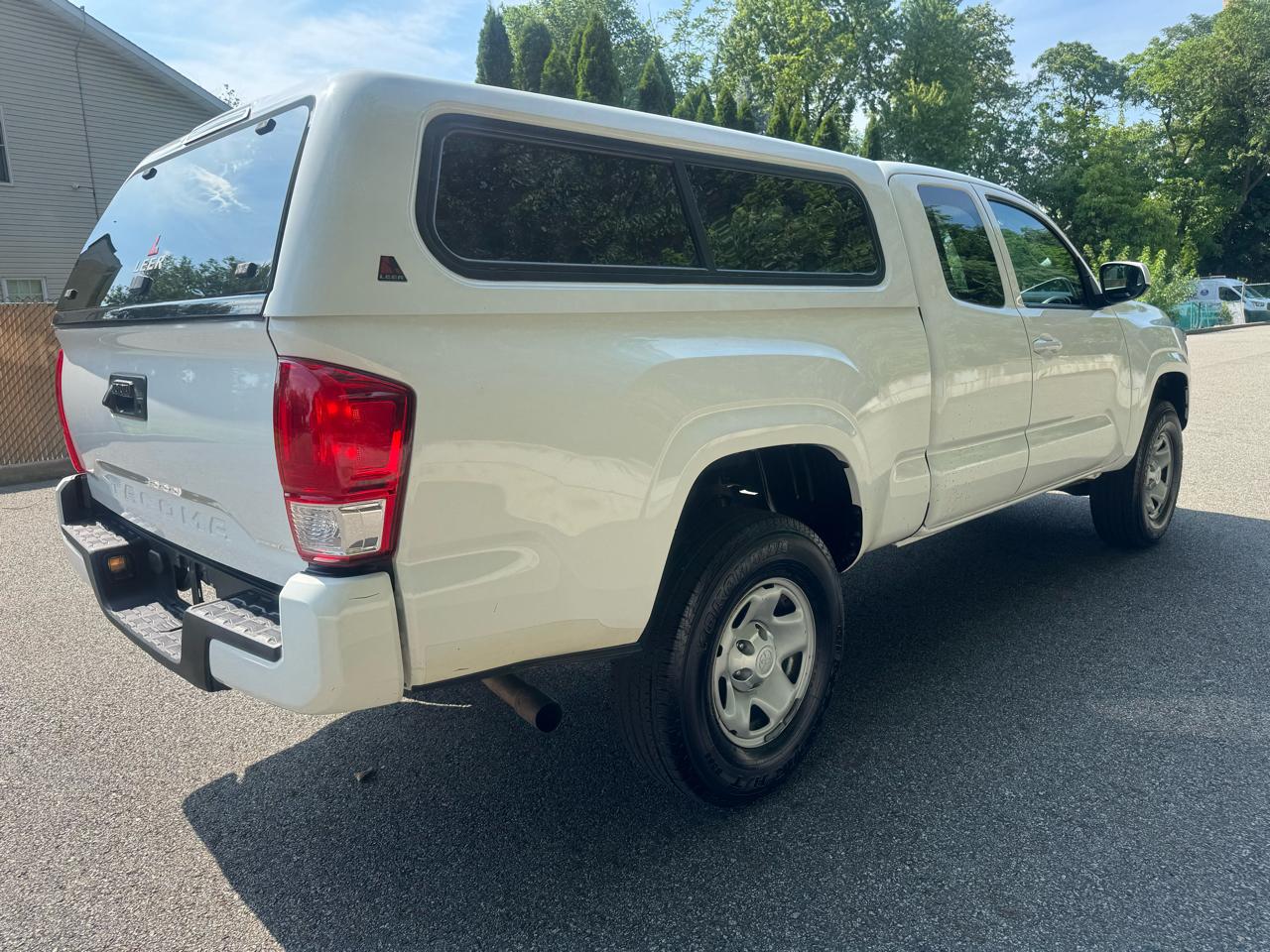 Toyota Tacoma SR5 Access Cab I4 6AT 2WD 2017