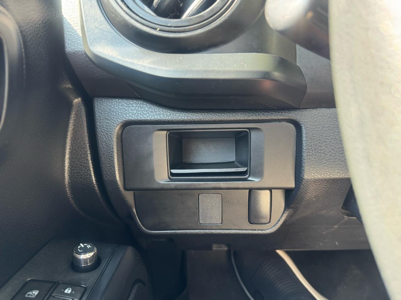Toyota Tacoma SR5 Access Cab I4 6AT 2WD 2017