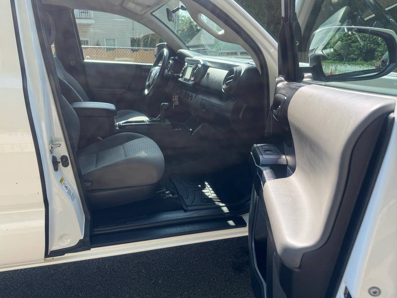 Toyota Tacoma SR5 Access Cab I4 6AT 2WD 2017