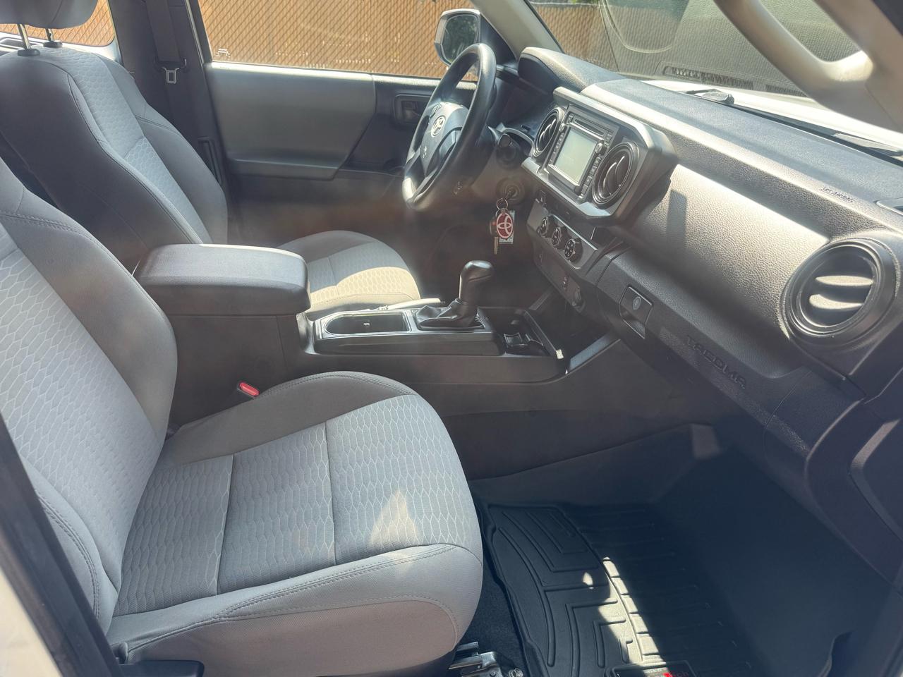 Toyota Tacoma SR5 Access Cab I4 6AT 2WD 2017