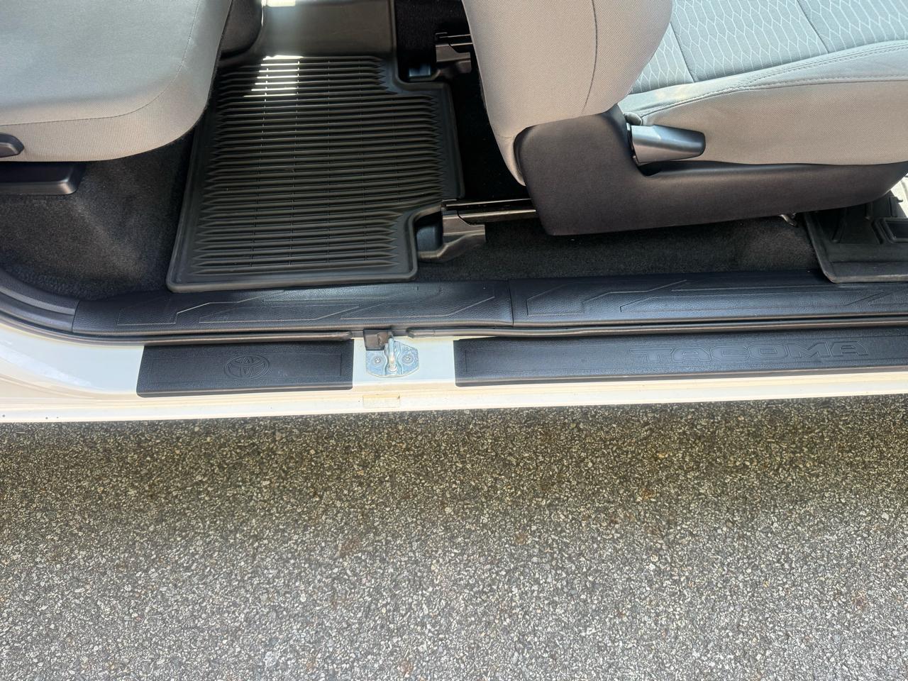 Toyota Tacoma SR5 Access Cab I4 6AT 2WD 2017