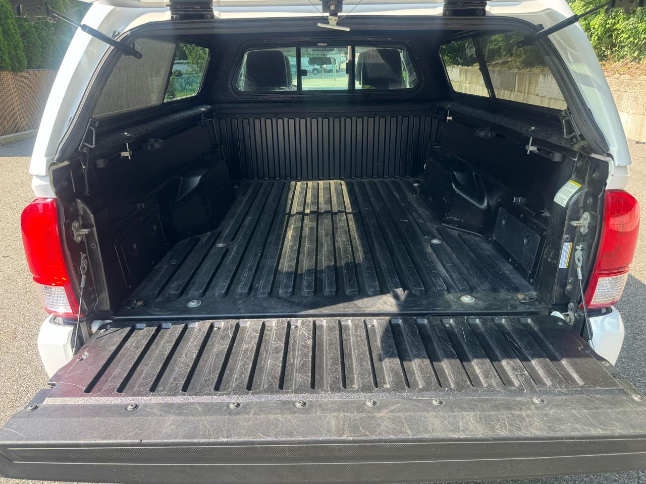 Toyota Tacoma SR5 Access Cab I4 6AT 2WD 2017