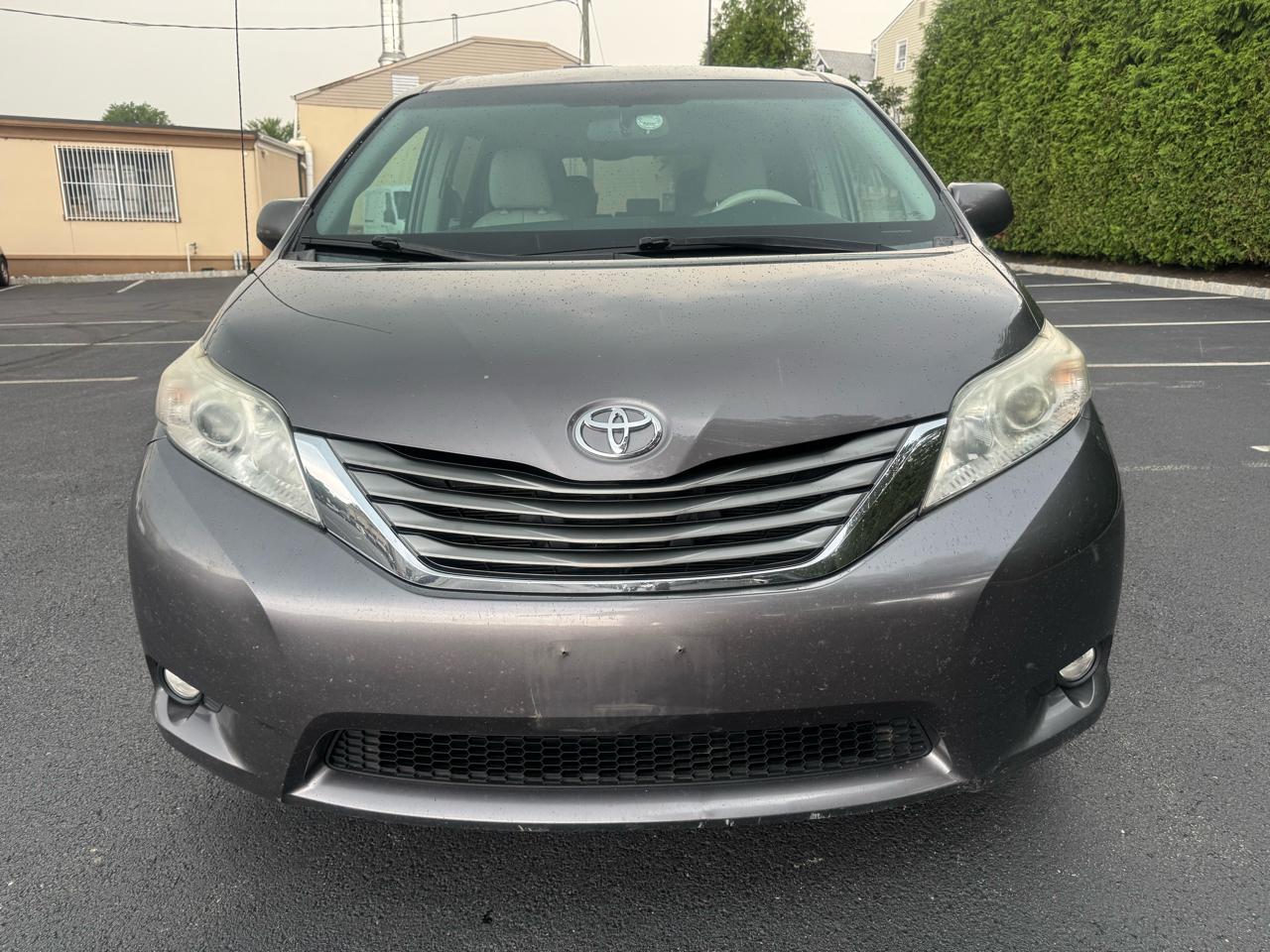 Toyota Sienna Limited AWD 7-Passenger V6 2014
