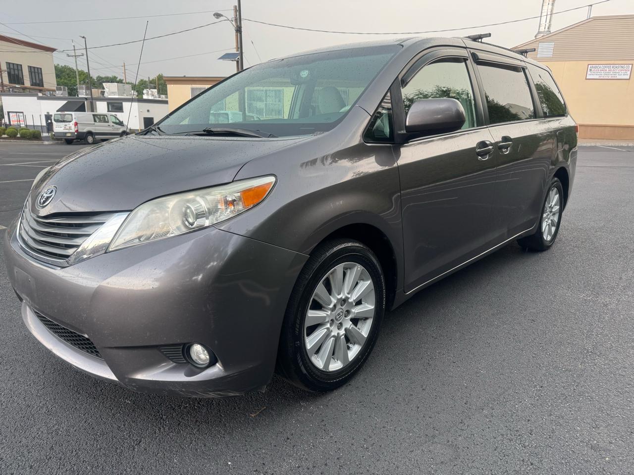 Toyota Sienna Limited AWD 7-Passenger V6 2014