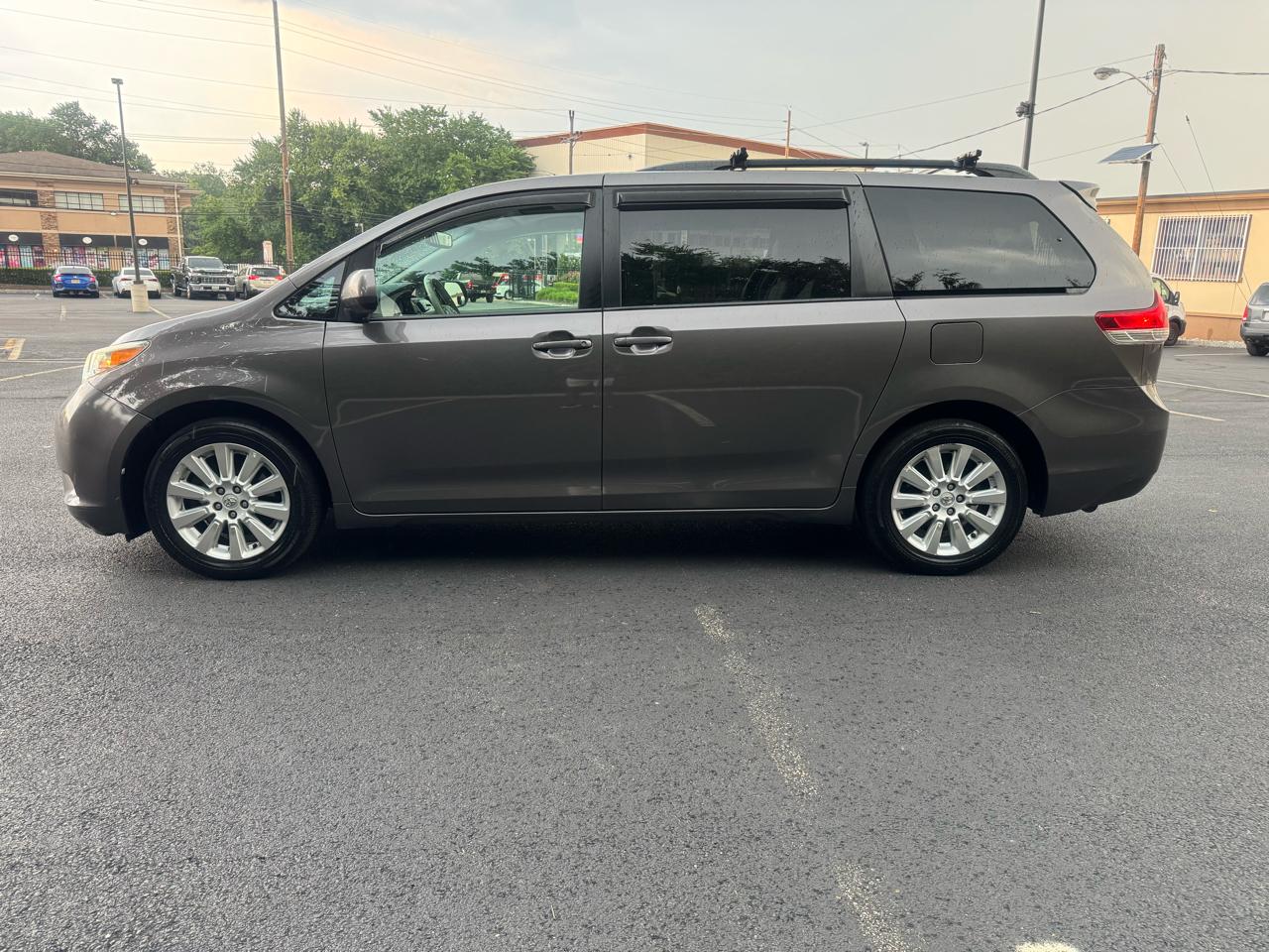 Toyota Sienna Limited AWD 7-Passenger V6 2014