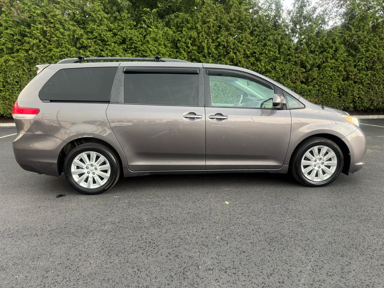 Toyota Sienna Limited AWD 7-Passenger V6 2014