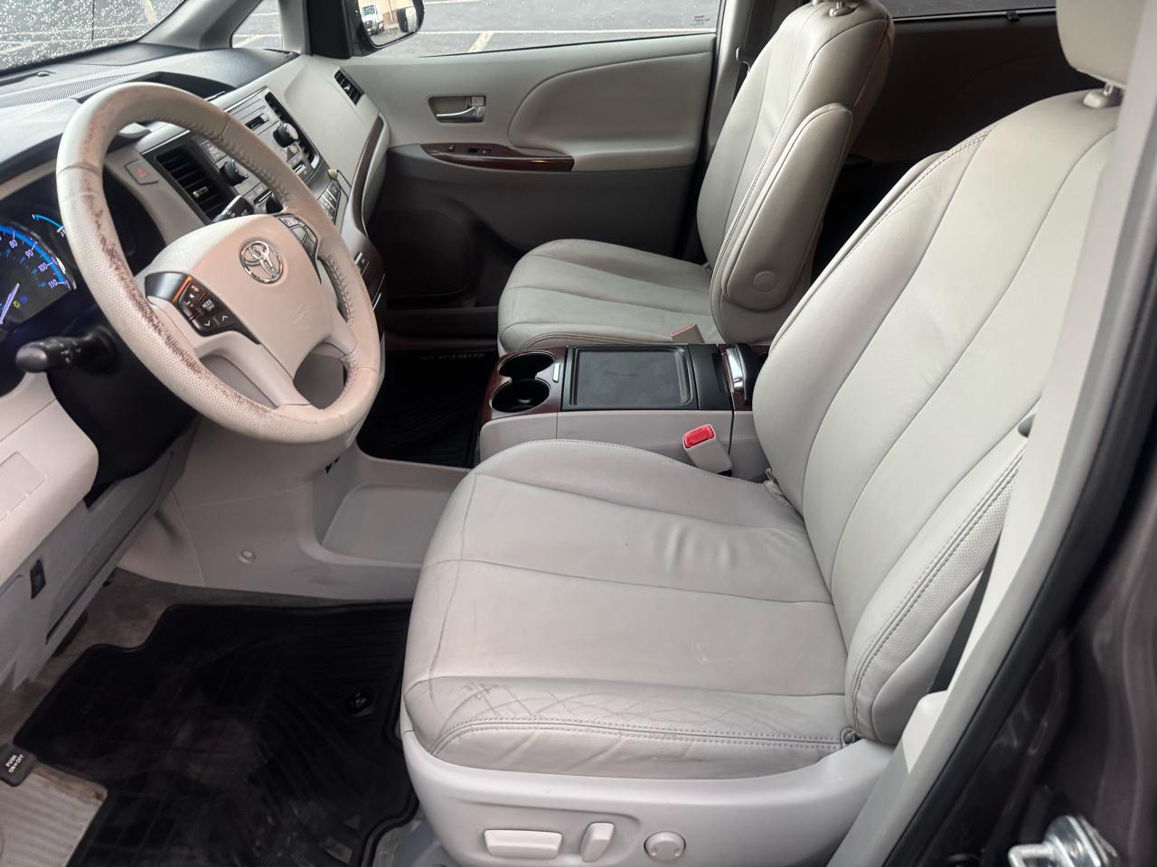 Toyota Sienna Limited AWD 7-Passenger V6 2014