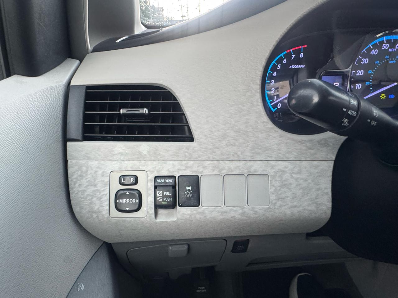 Toyota Sienna Limited AWD 7-Passenger V6 2014