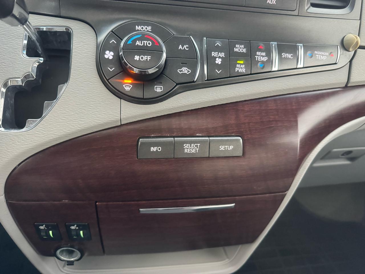 Toyota Sienna Limited AWD 7-Passenger V6 2014