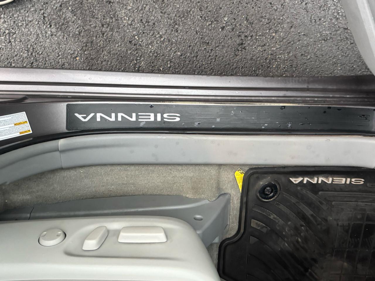 Toyota Sienna Limited AWD 7-Passenger V6 2014