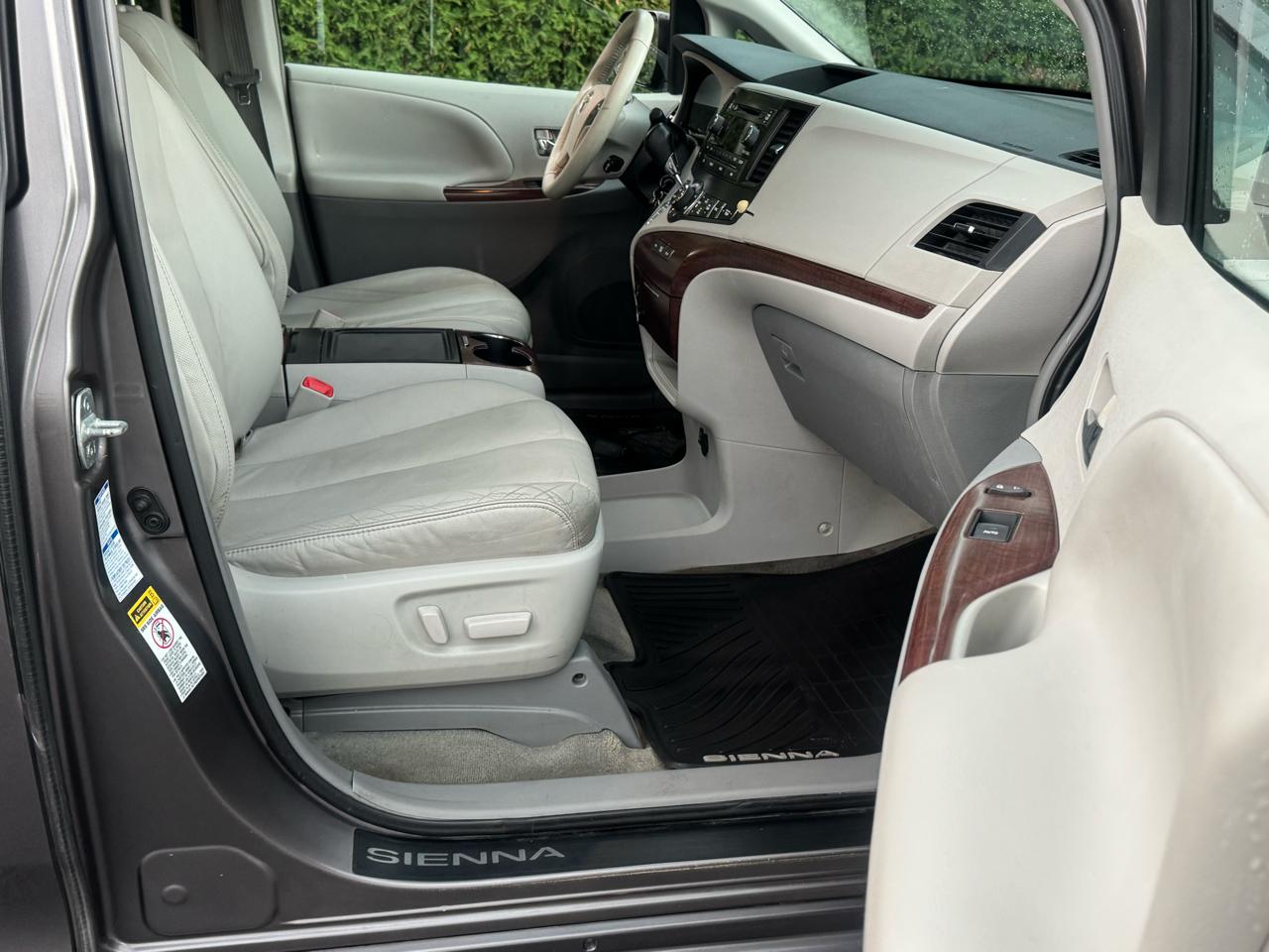 Toyota Sienna Limited AWD 7-Passenger V6 2014