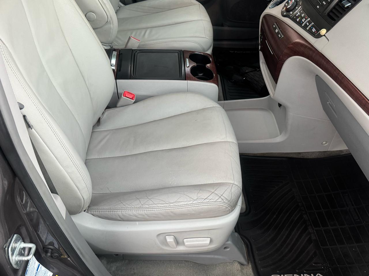 Toyota Sienna Limited AWD 7-Passenger V6 2014