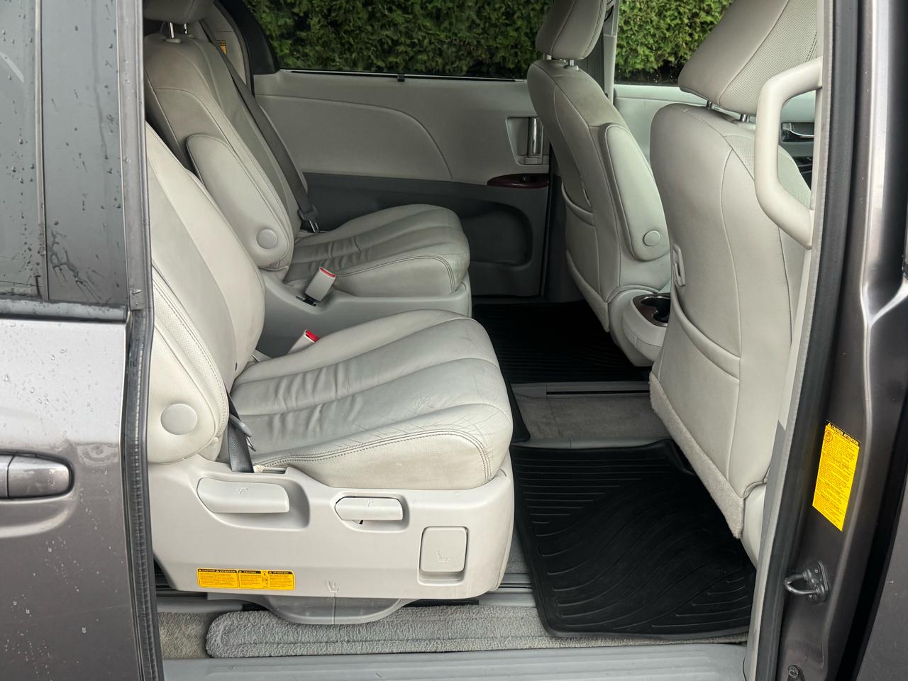 Toyota Sienna Limited AWD 7-Passenger V6 2014