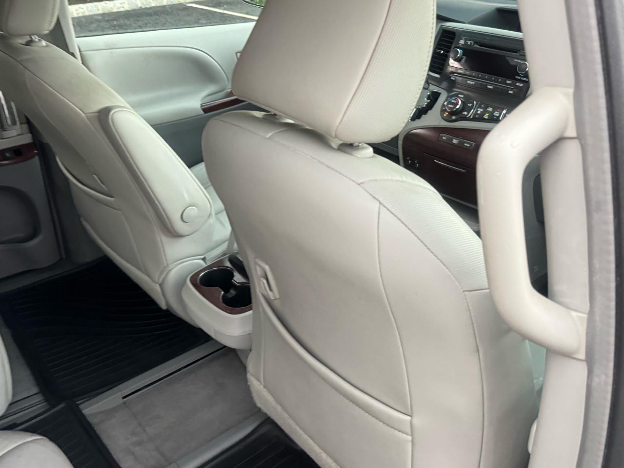 Toyota Sienna Limited AWD 7-Passenger V6 2014