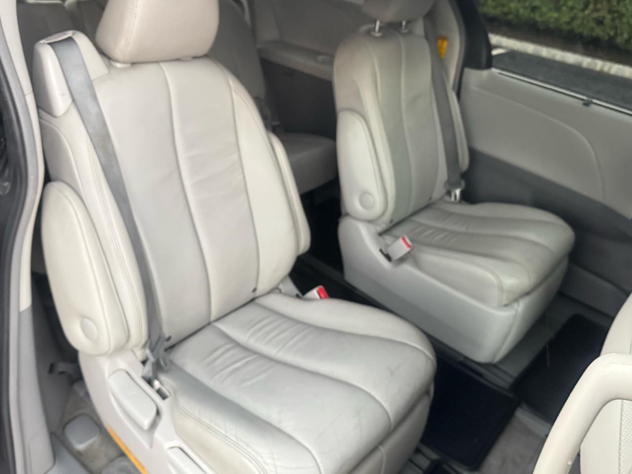 Toyota Sienna Limited AWD 7-Passenger V6 2014