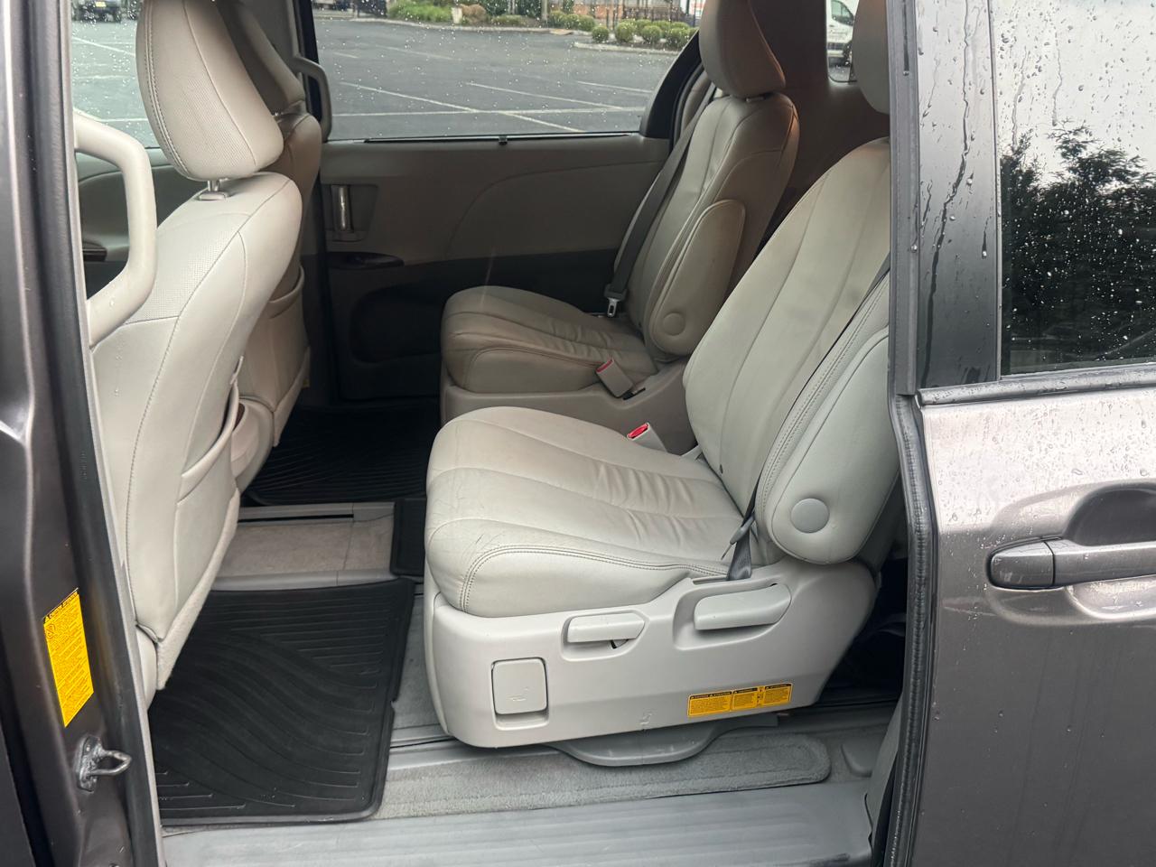 Toyota Sienna Limited AWD 7-Passenger V6 2014