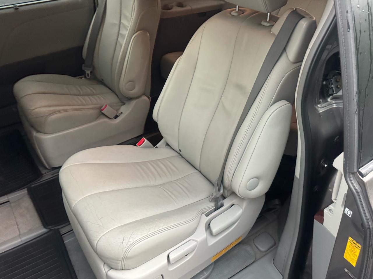 Toyota Sienna Limited AWD 7-Passenger V6 2014
