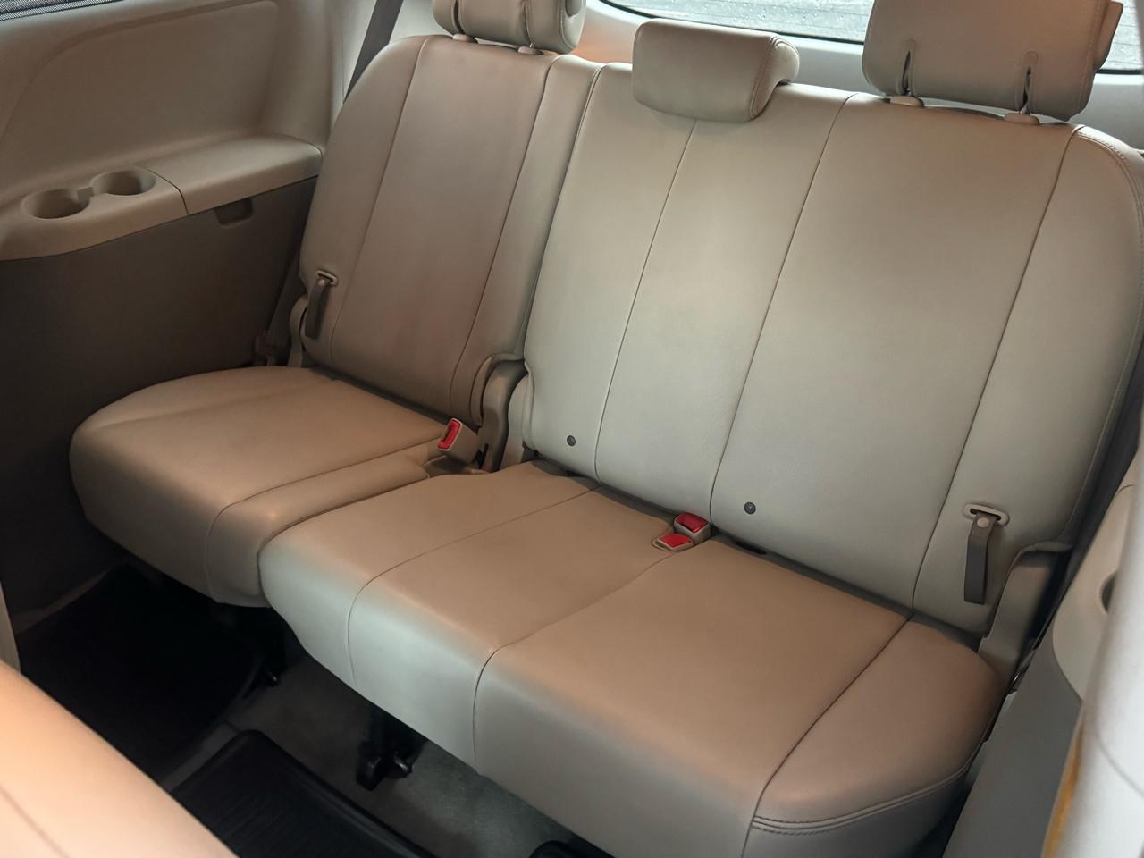Toyota Sienna Limited AWD 7-Passenger V6 2014