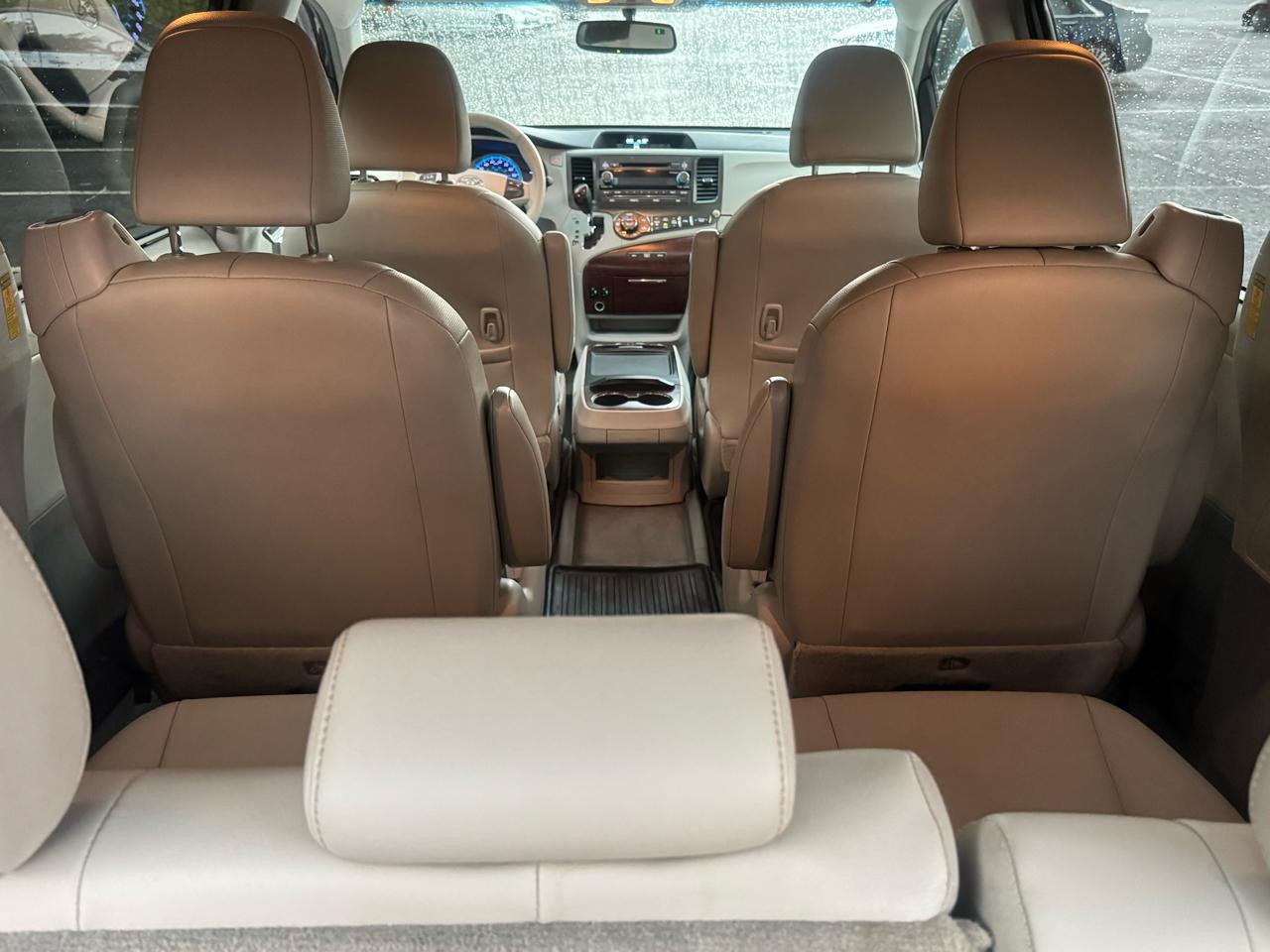 Toyota Sienna Limited AWD 7-Passenger V6 2014