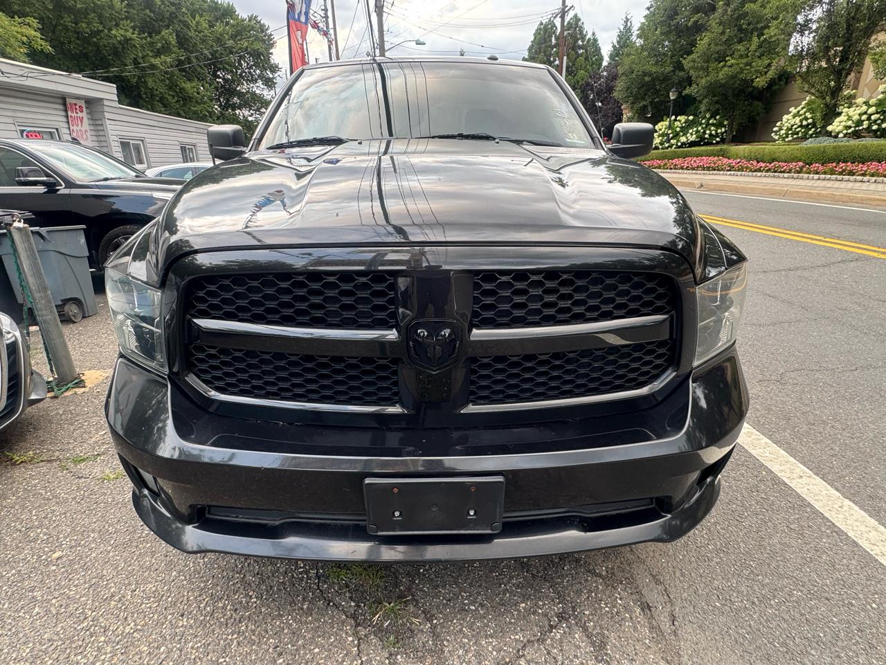 RAM 1500 4WD Crew Cab 140.5" Express 2017