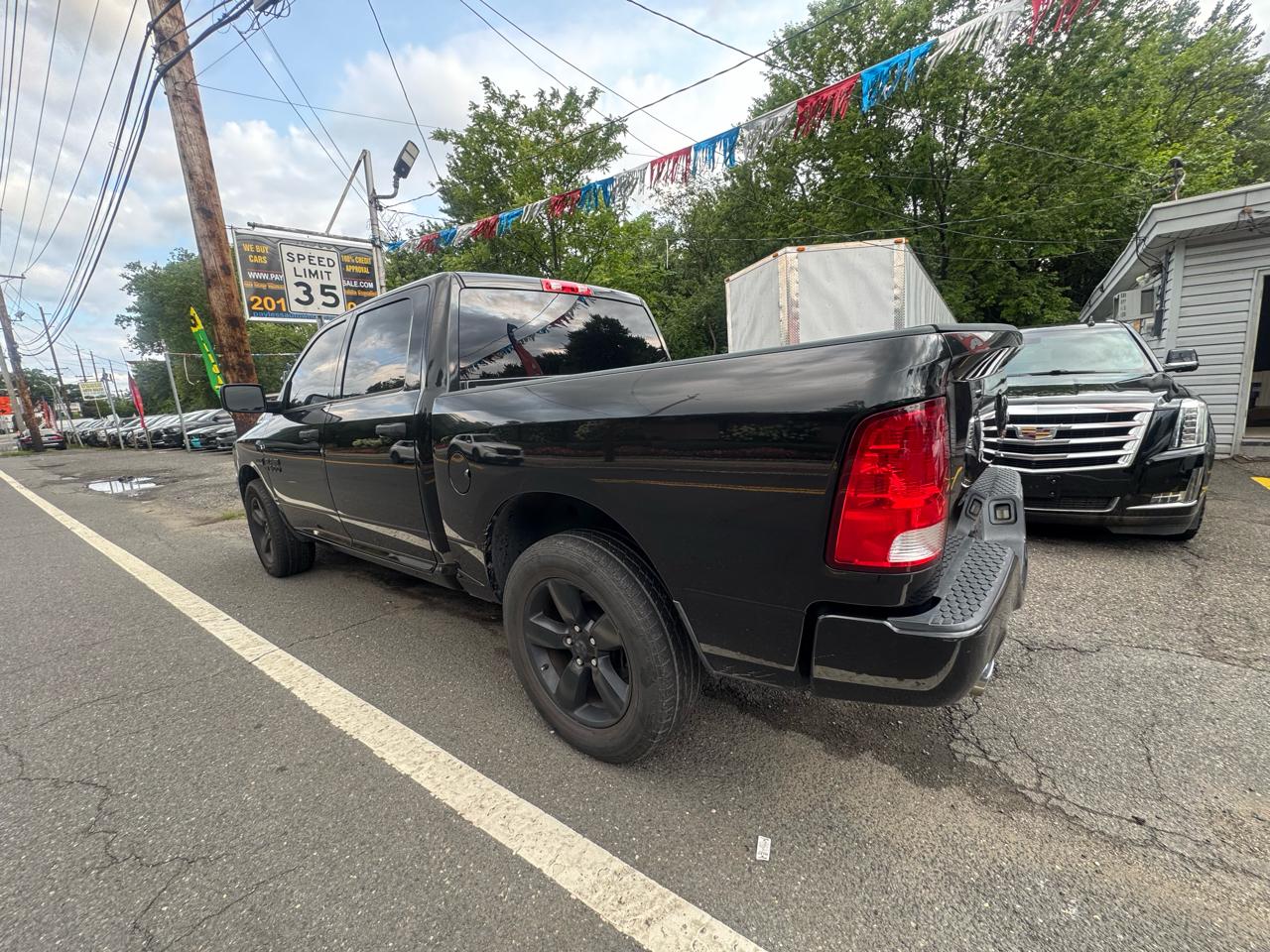 RAM 1500 4WD Crew Cab 140.5" Express 2017