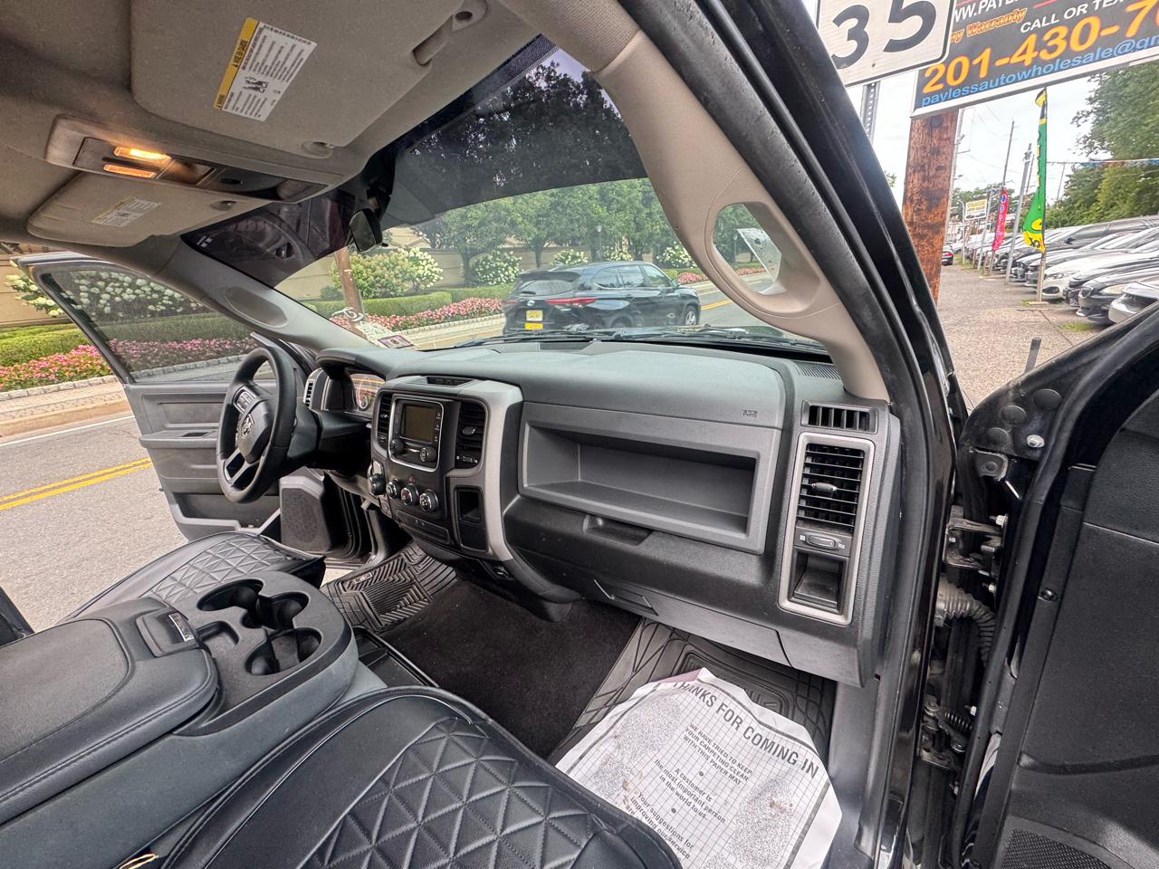 RAM 1500 4WD Crew Cab 140.5" Express 2017