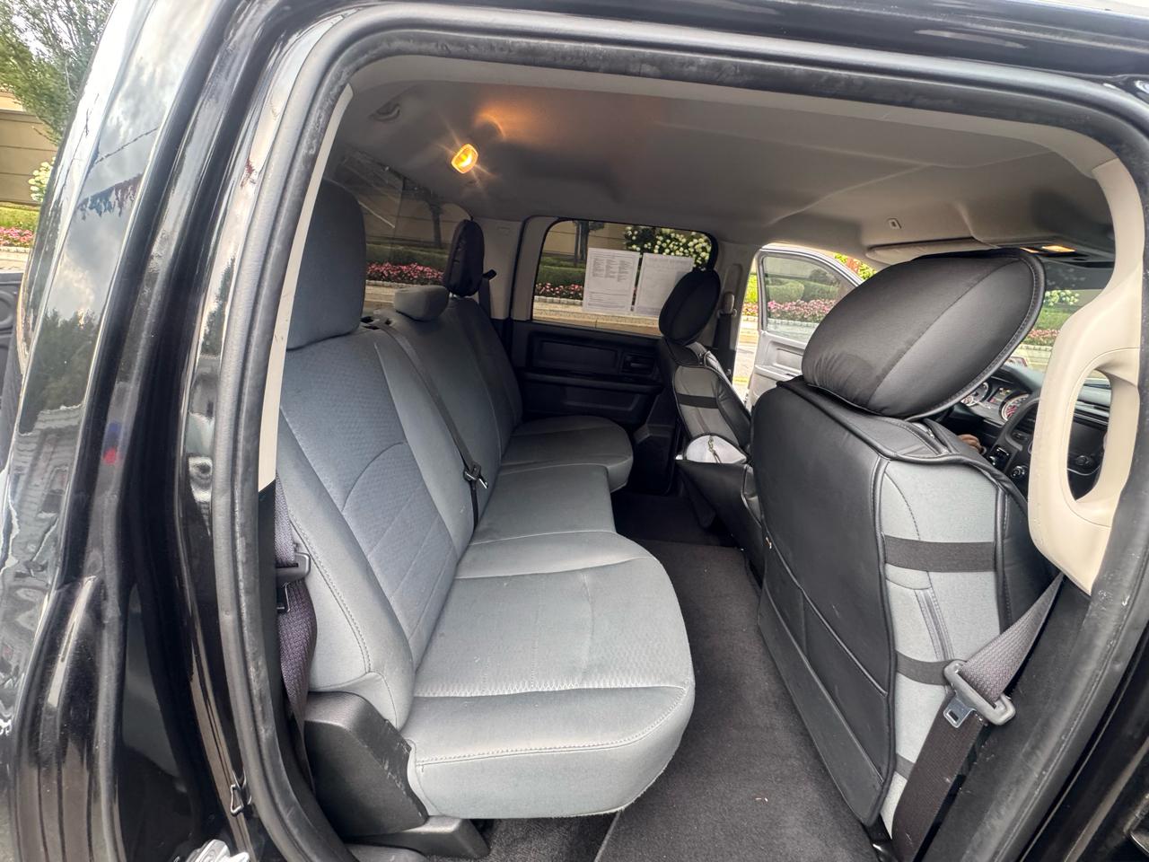 RAM 1500 4WD Crew Cab 140.5" Express 2017