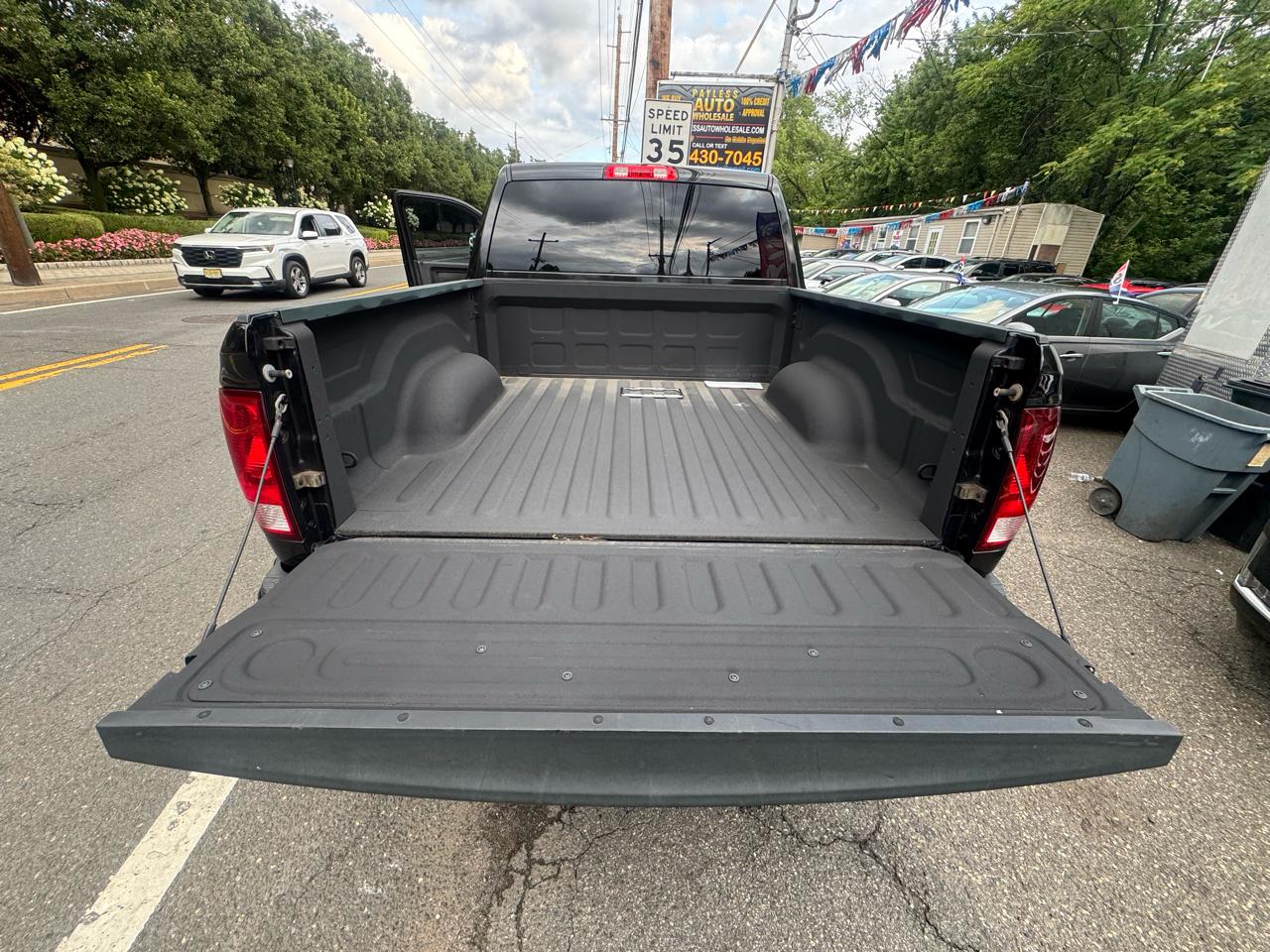RAM 1500 4WD Crew Cab 140.5" Express 2017