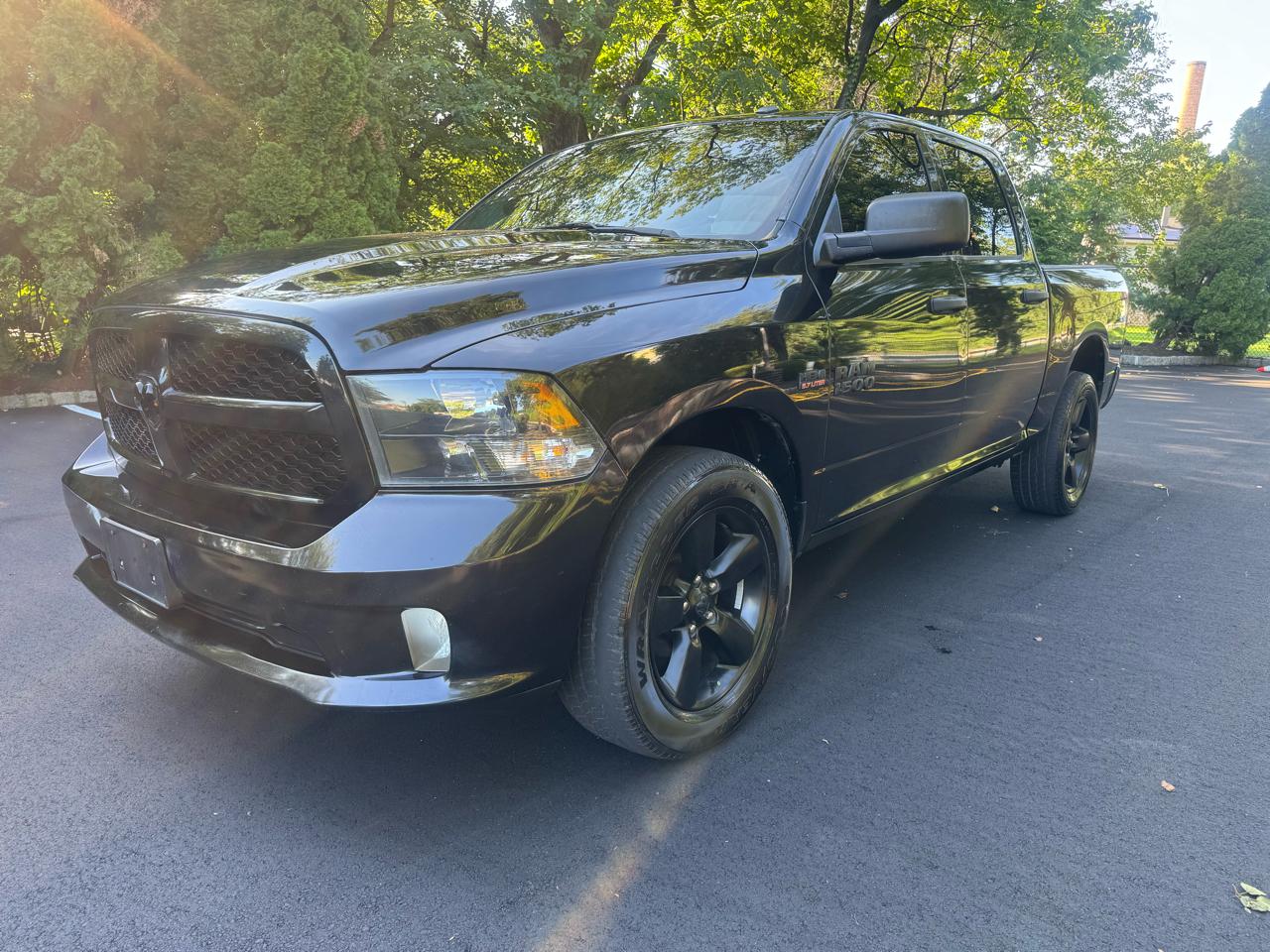 RAM 1500 4WD Crew Cab 140.5" Express 2017