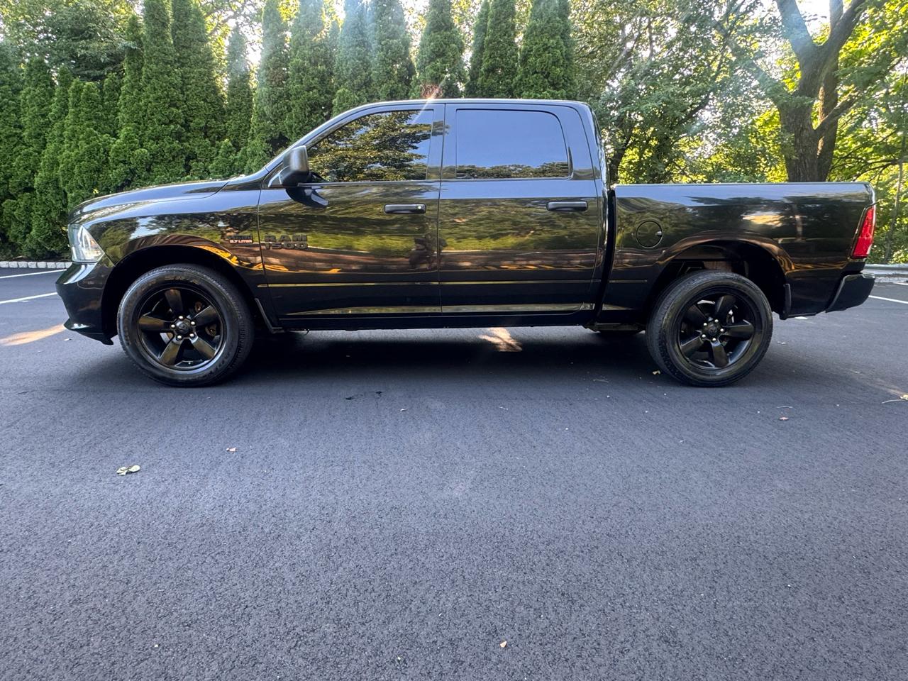 RAM 1500 4WD Crew Cab 140.5" Express 2017