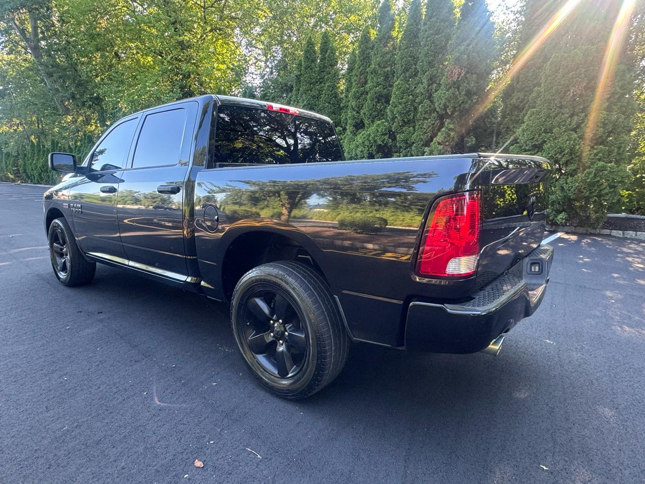 RAM 1500 4WD Crew Cab 140.5" Express 2017