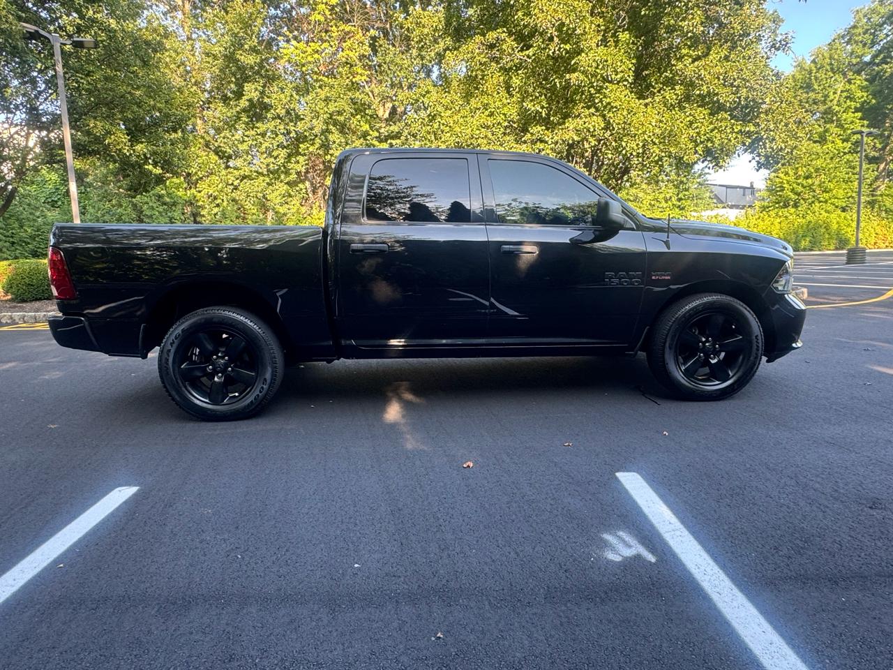 RAM 1500 4WD Crew Cab 140.5" Express 2017
