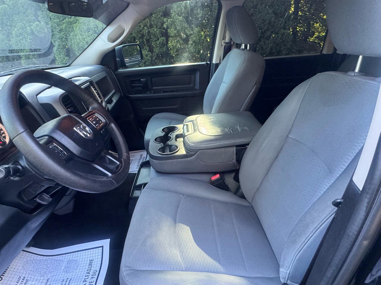 RAM 1500 4WD Crew Cab 140.5" Express 2017