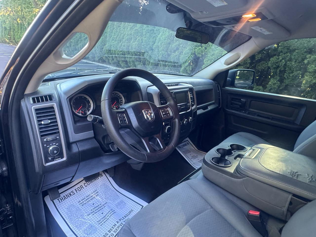 RAM 1500 4WD Crew Cab 140.5" Express 2017