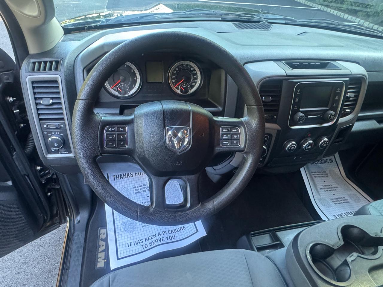 RAM 1500 4WD Crew Cab 140.5" Express 2017