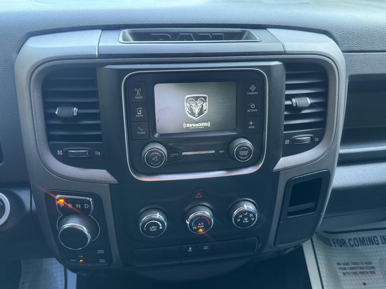 RAM 1500 4WD Crew Cab 140.5" Express 2017