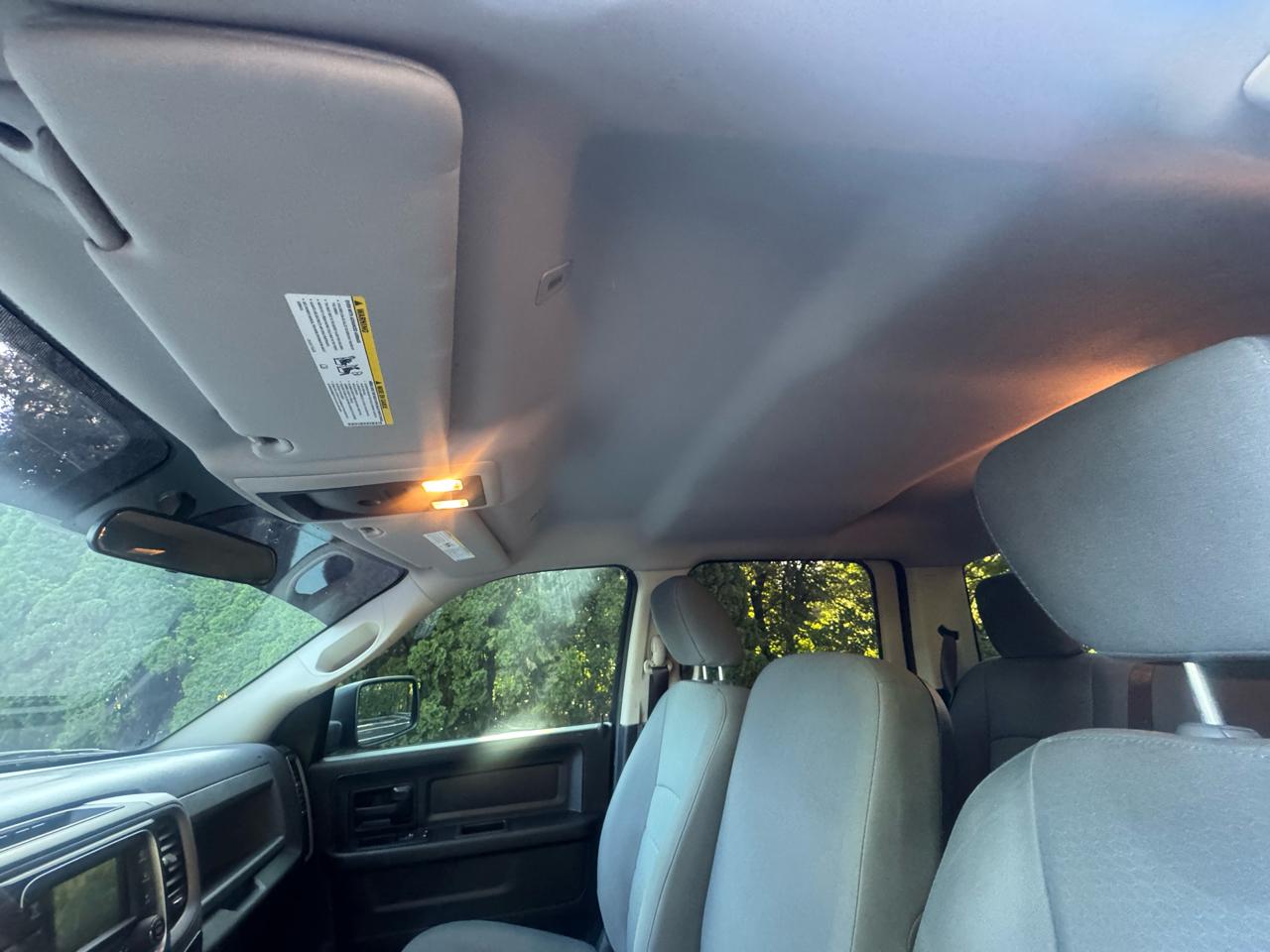 RAM 1500 4WD Crew Cab 140.5" Express 2017