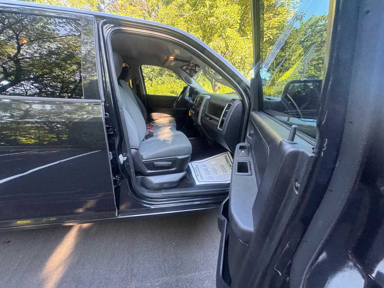 RAM 1500 4WD Crew Cab 140.5" Express 2017