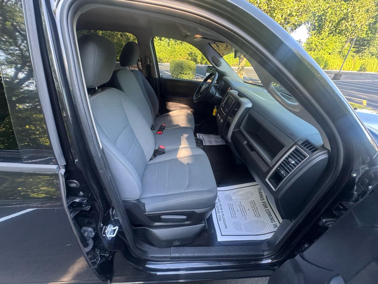RAM 1500 4WD Crew Cab 140.5" Express 2017