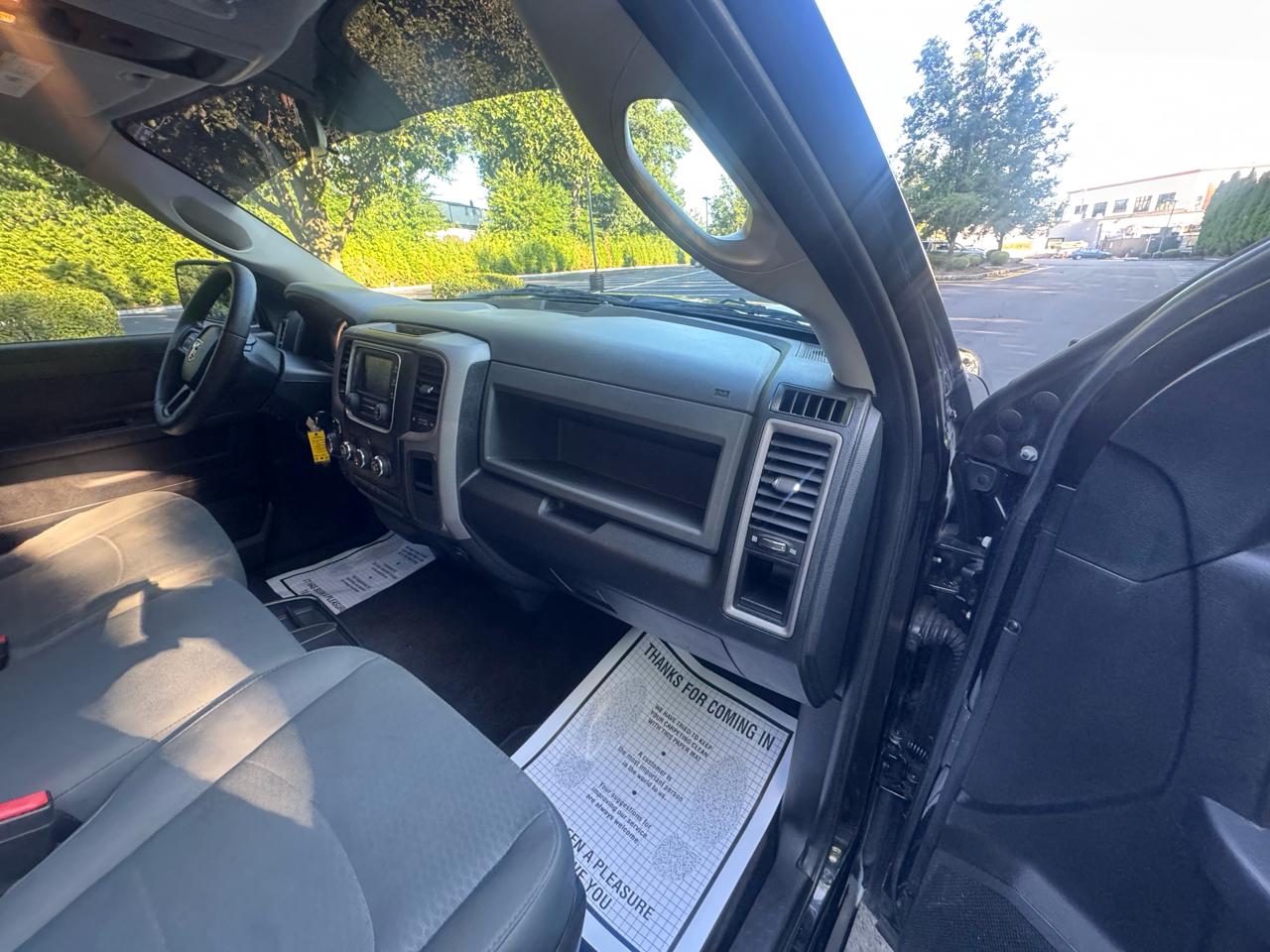 RAM 1500 4WD Crew Cab 140.5" Express 2017