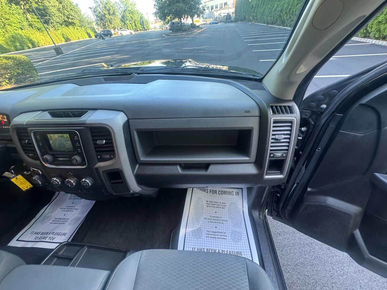 RAM 1500 4WD Crew Cab 140.5" Express 2017