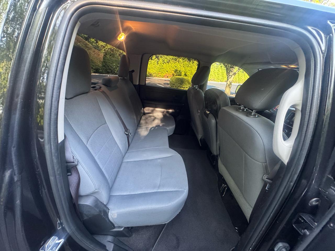 RAM 1500 4WD Crew Cab 140.5" Express 2017